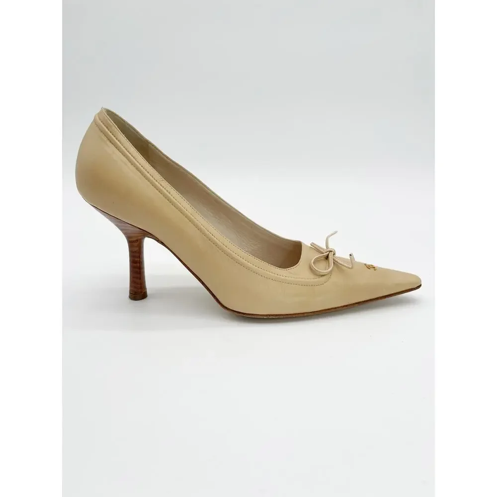 Chanel Vintage Retro Beige Leather Bow CC Logo Pointed Toe Heels Pumps EU 39